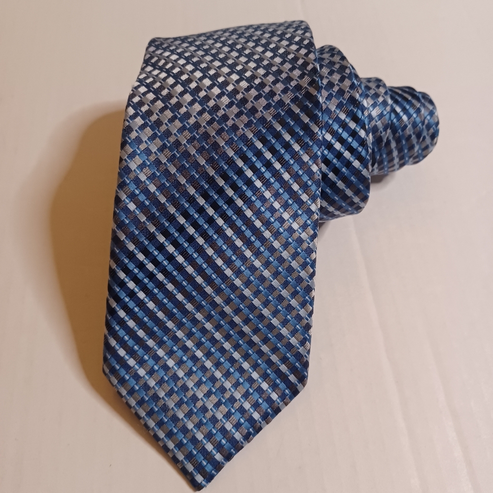 Men's Bespoke Blue Checkered 100%Silk Tie. - Picture 3 of 10